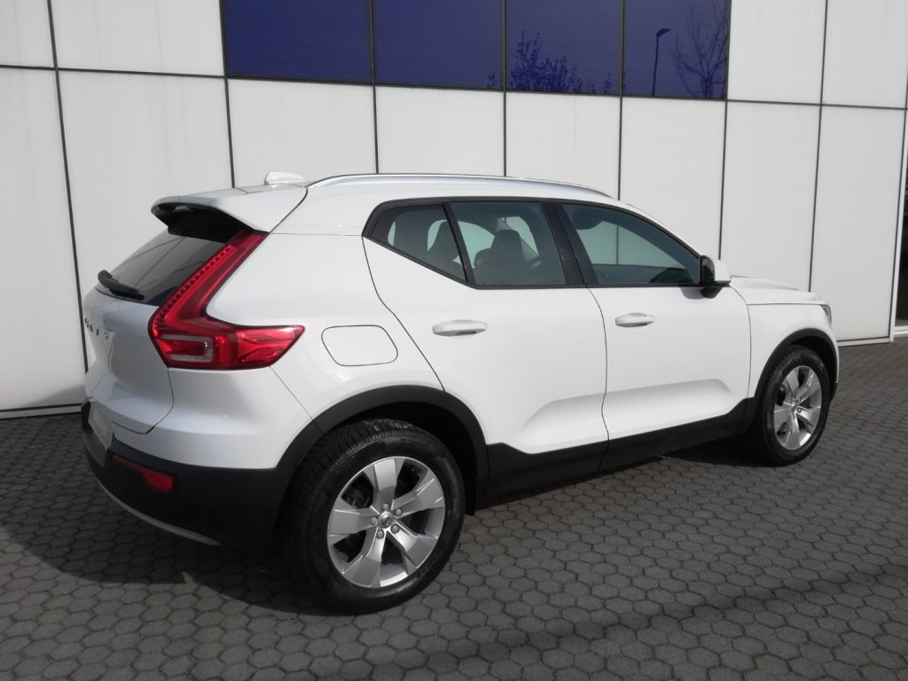 VOLVO XC40 D4 AWD Geartronic Momentum