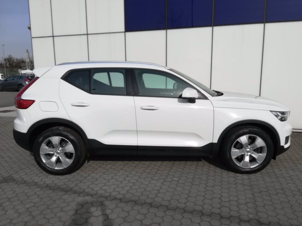 VOLVO XC40 D4 AWD Geartronic Momentum