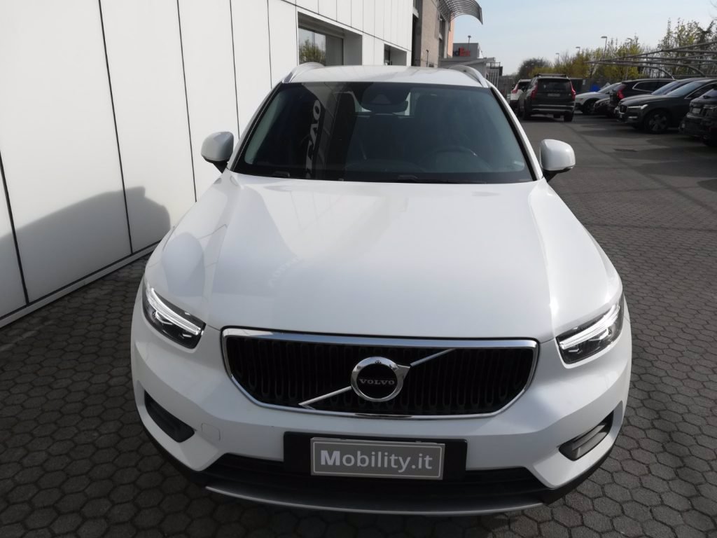 VOLVO XC40 D4 AWD Geartronic Momentum