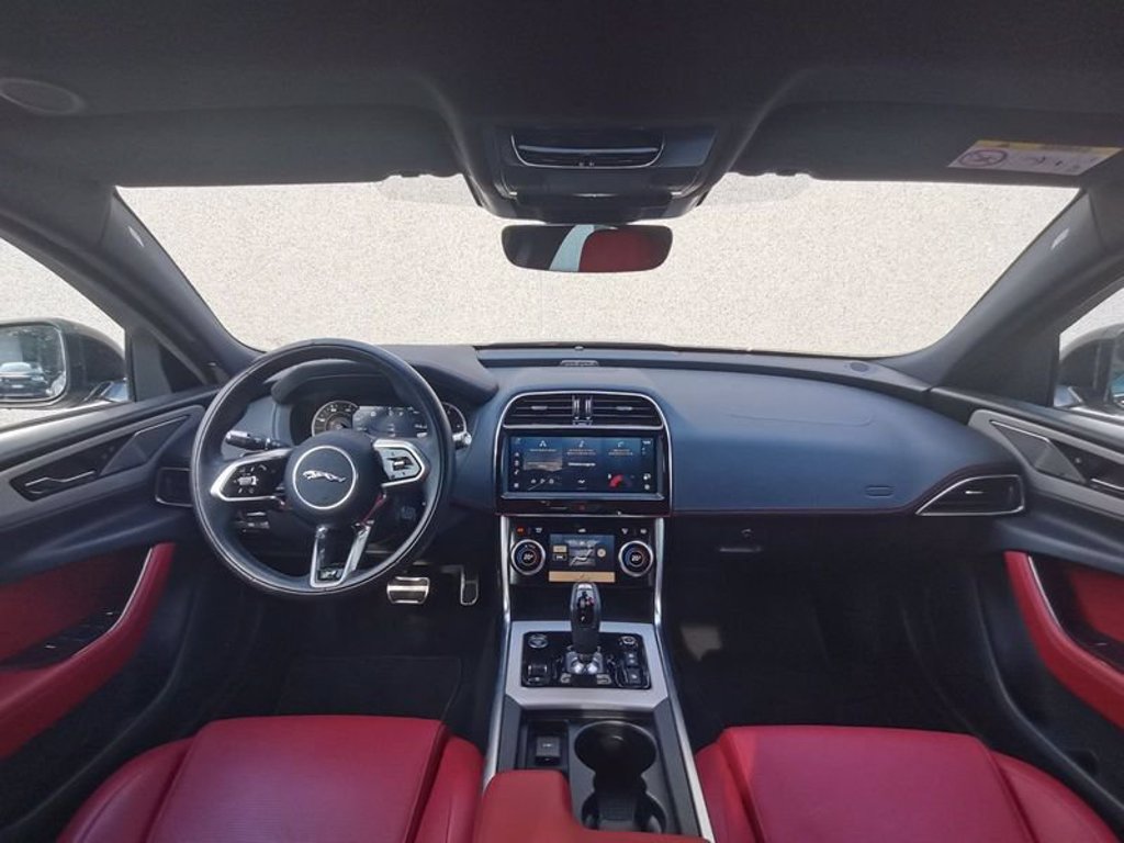 JAGUAR XE 2.0 D 204 CV aut. Black Edition