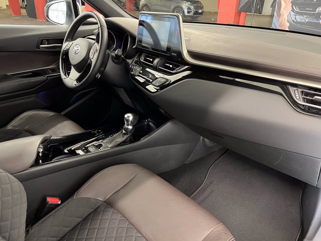 TOYOTA C-HR 1.8h Lounge 2wd e-cvt