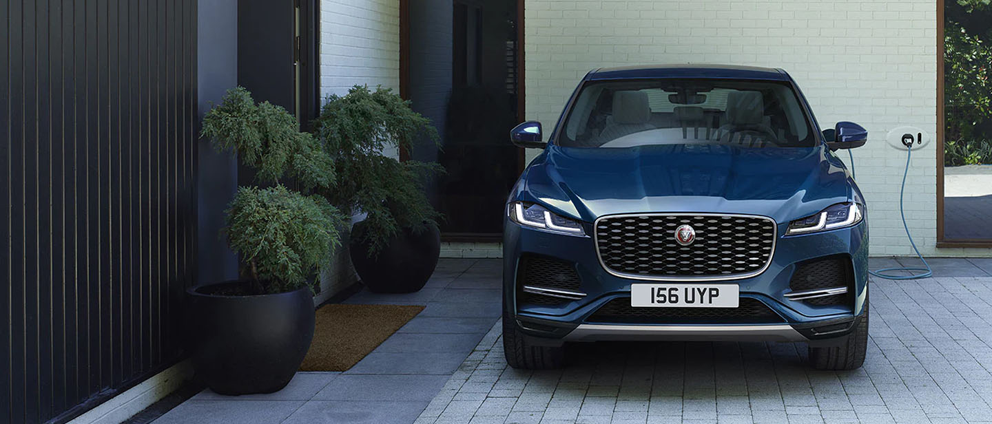 Jaguar F Pace Promozione Milano slide