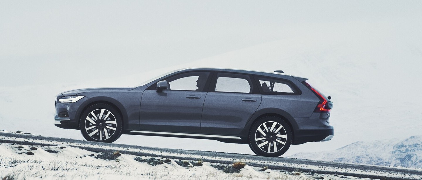 Volvo V90 Cross Country Monza e Brianza slide